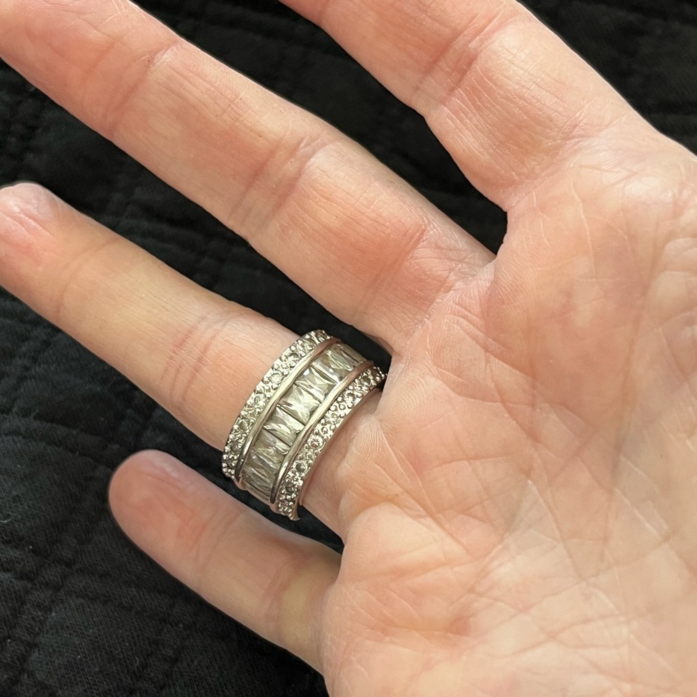 Elegant Silver Ring with Clear Stones